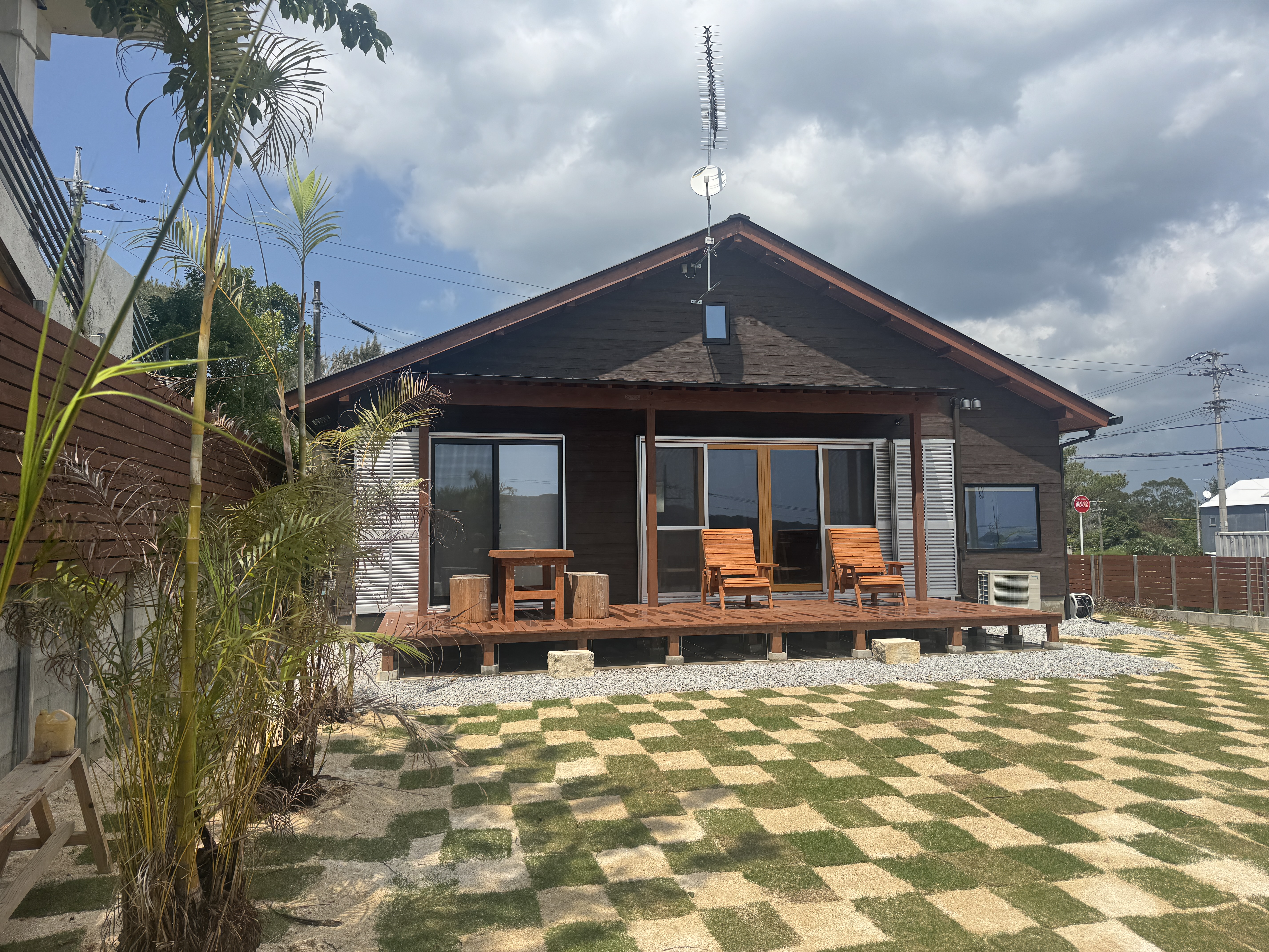 ガルバ屋根の木造平屋